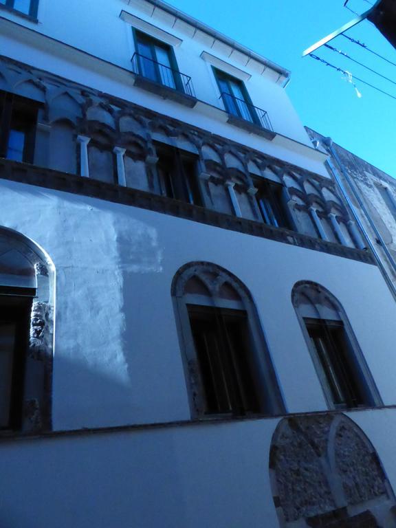 Le Petit Bouganville Salerno